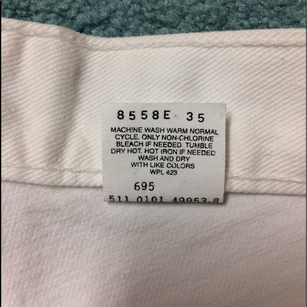 Vintage Levi’s 555 Guy’s Fit White Jean Shorts - Picture 6 of 11